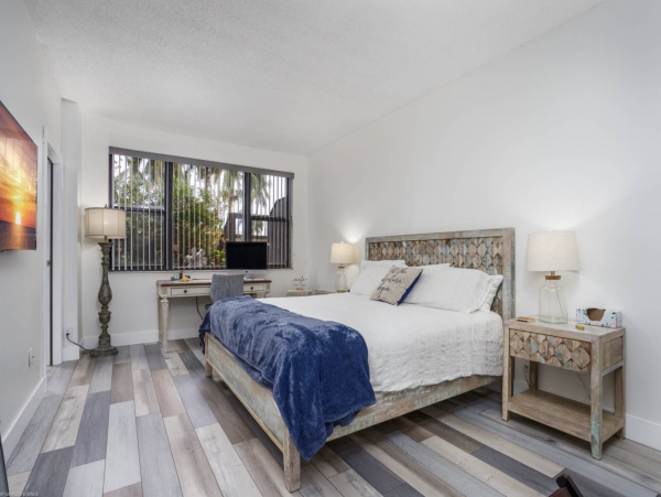 Beautiful Two Bedroom Vacation Rental Condo in Siesta Key